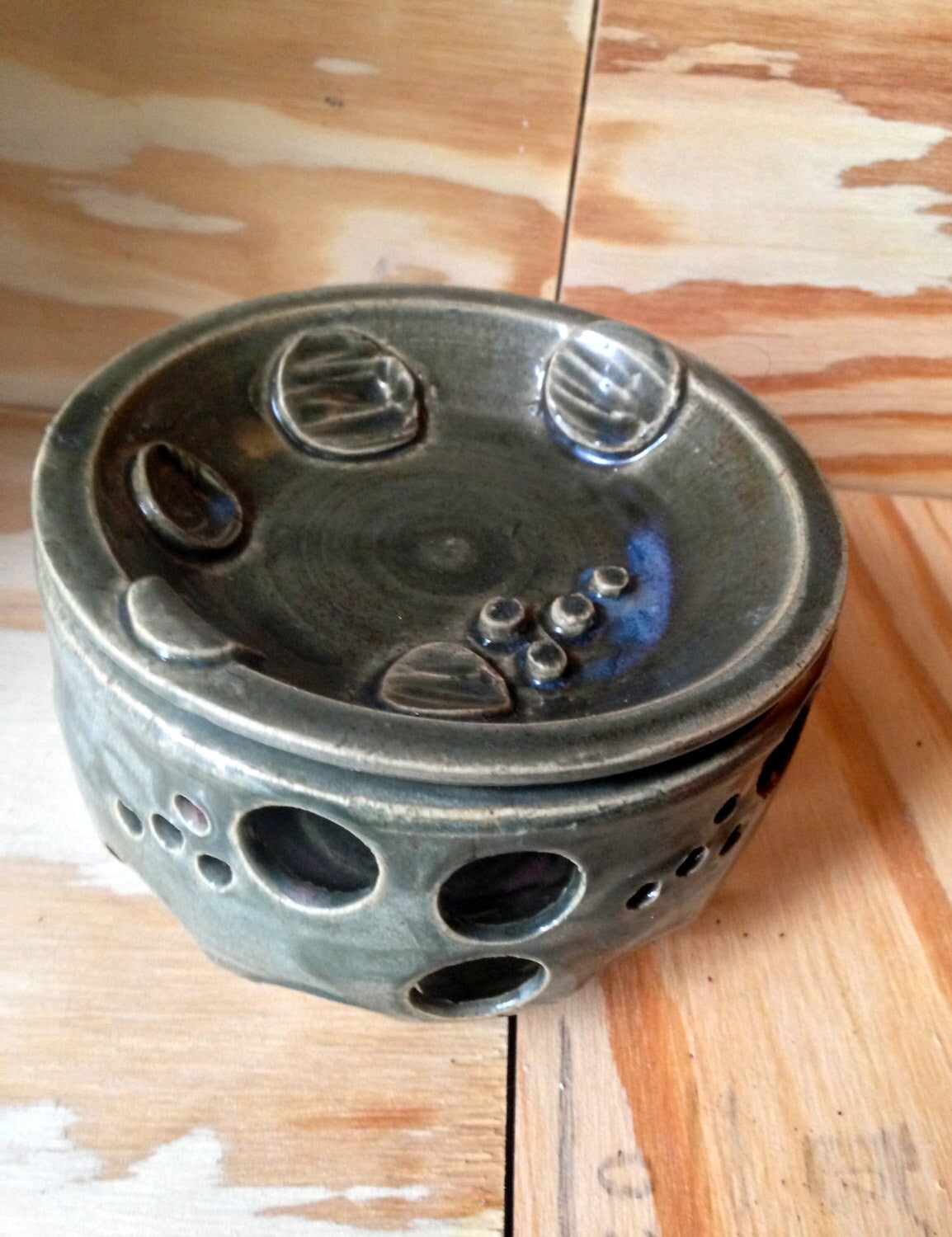 Hunter green scented wax melter with circle design cutout