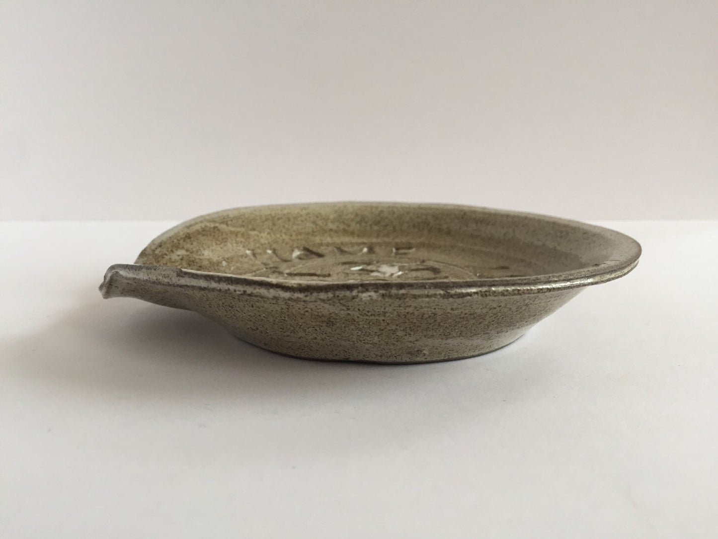 Ceramic spoon rest with Mom inspired theme handemade in speckled white