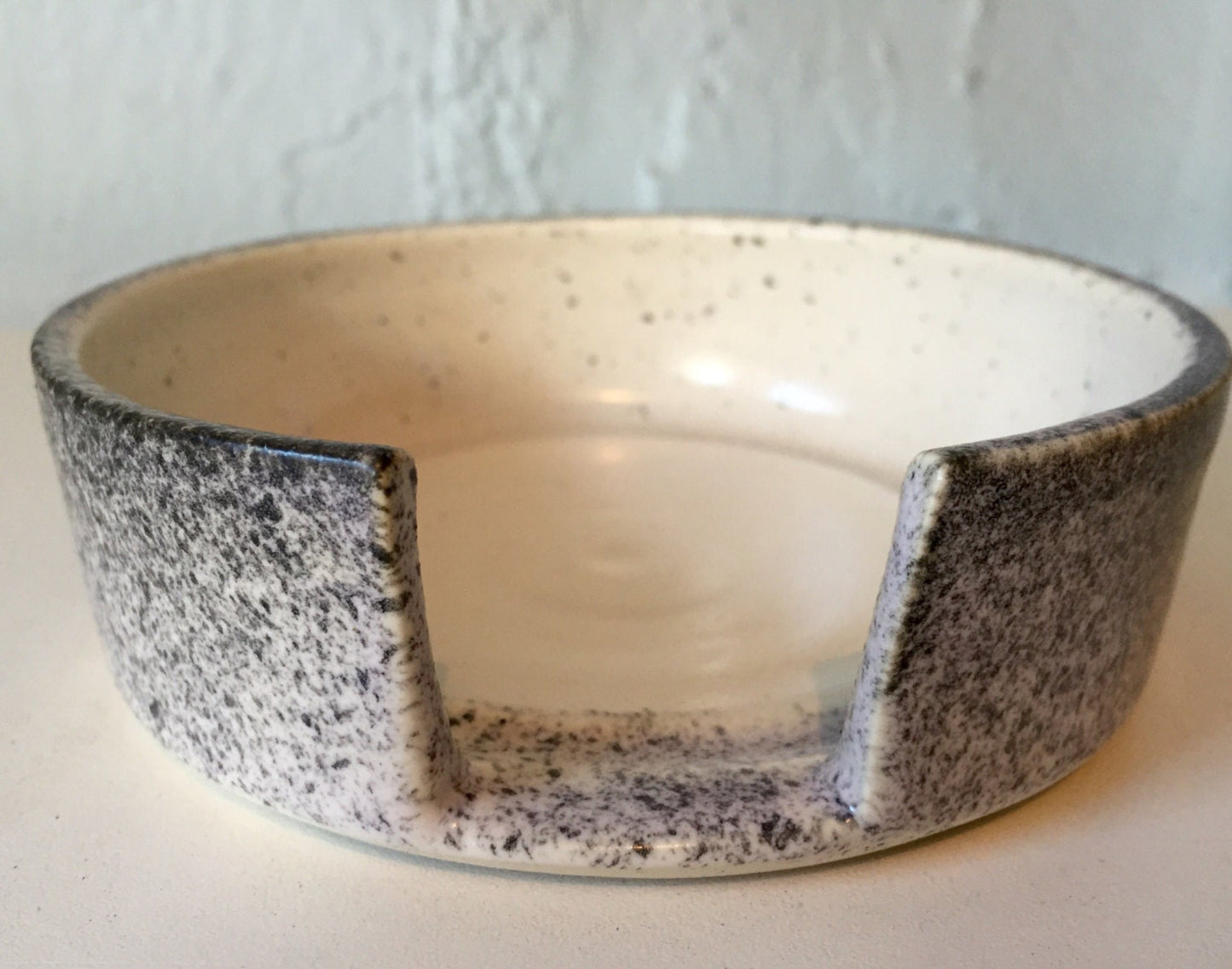 ceramic spoonrest - white with black spray - kitchnware