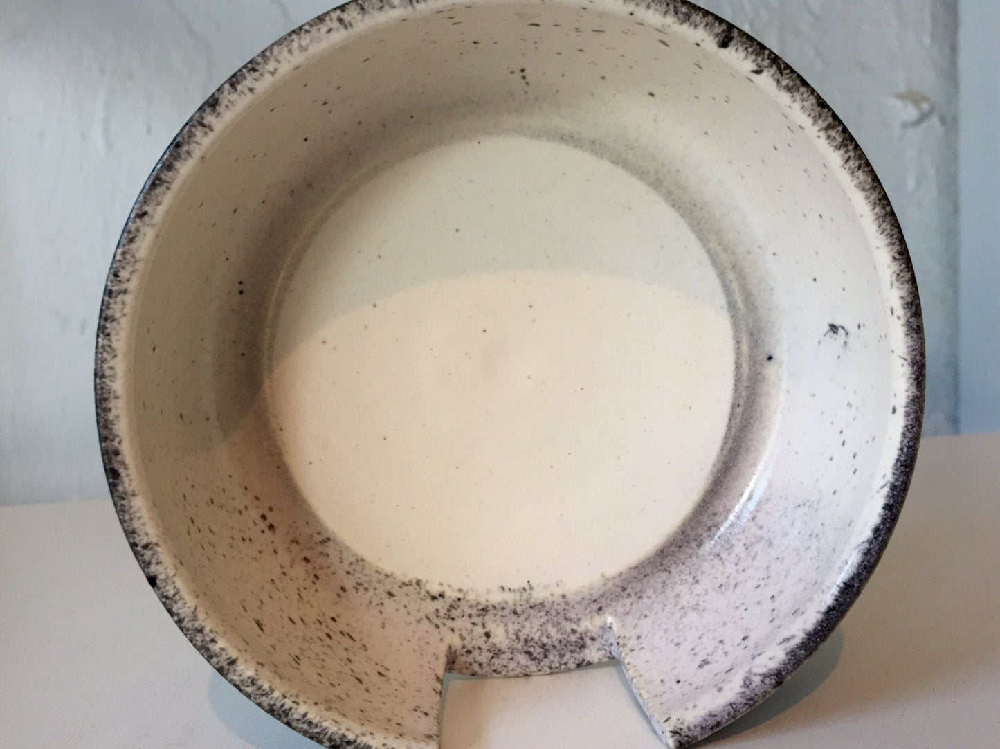 ceramic spoonrest - white with black spray - kitchnware