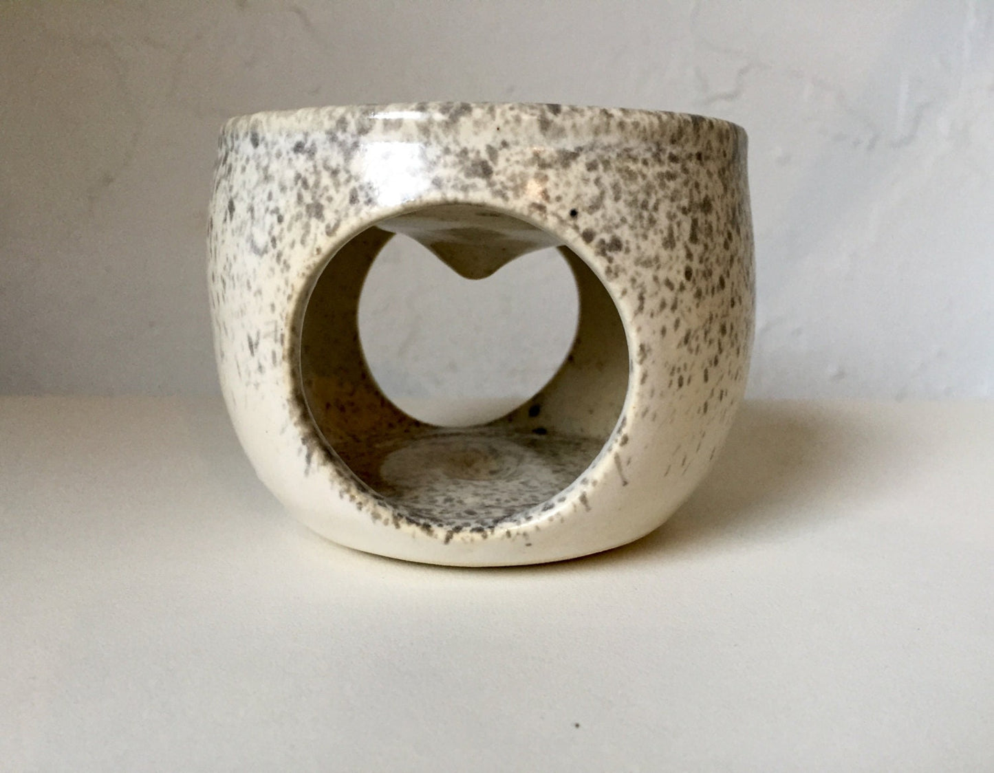 ceramic oil burner/wax melter - White- modern black