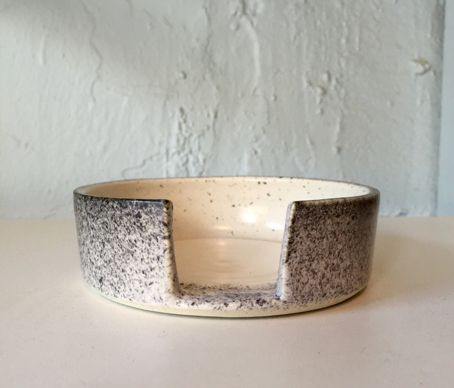 ceramic spoonrest - white with black spray - kitchnware