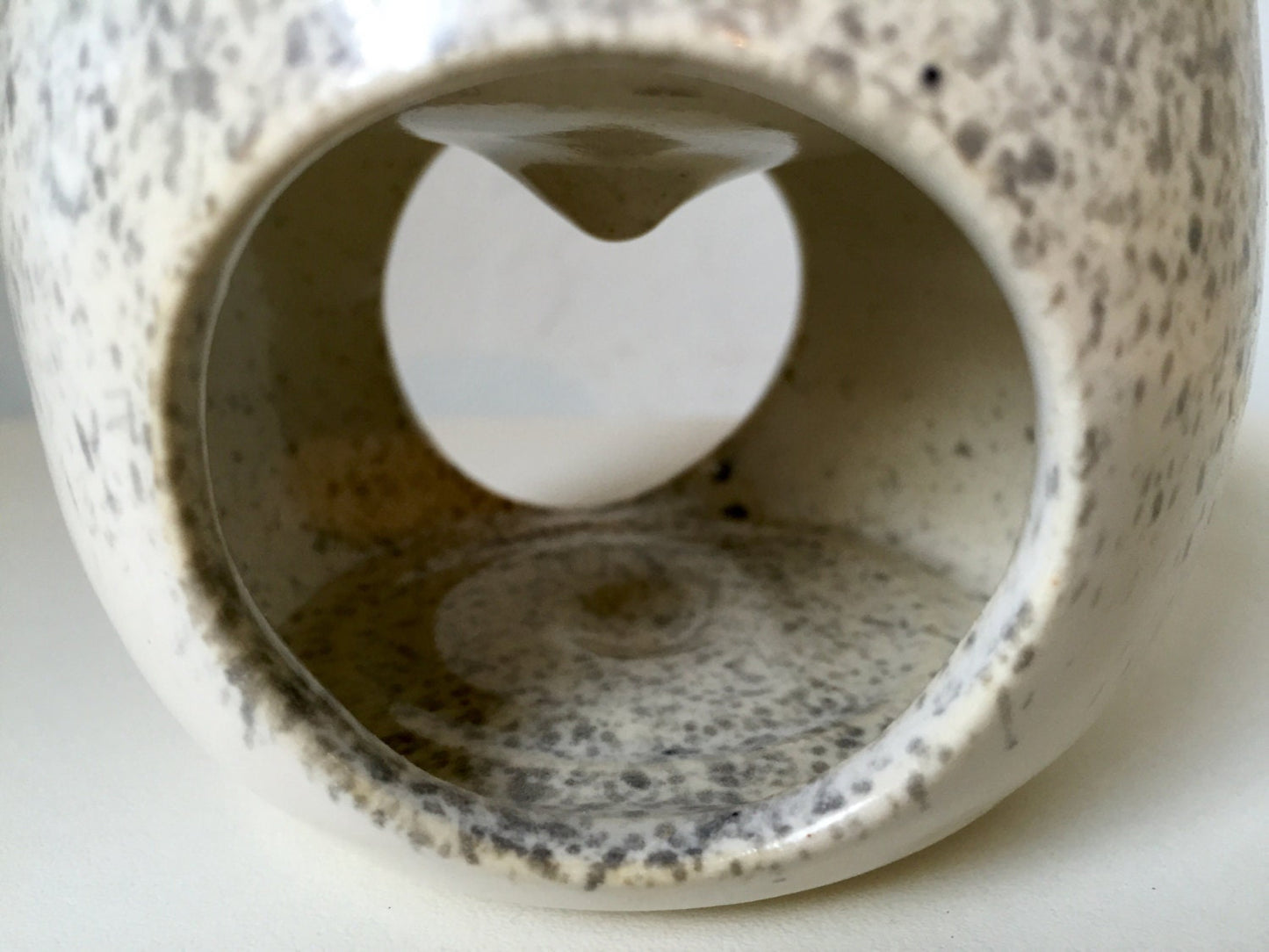 ceramic oil burner/wax melter - White- modern black