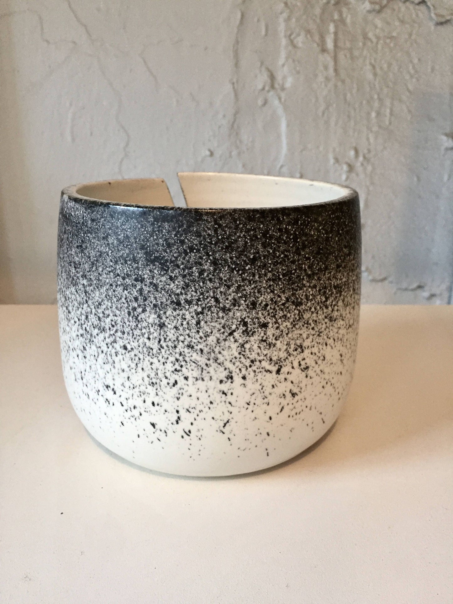 yarnbowl - ceramics - knitting bowl- white with black spray
