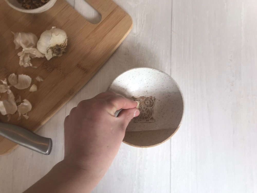 Speckled-ceramic garlic grater - multipurpose dish-kitchenware- bowls- White