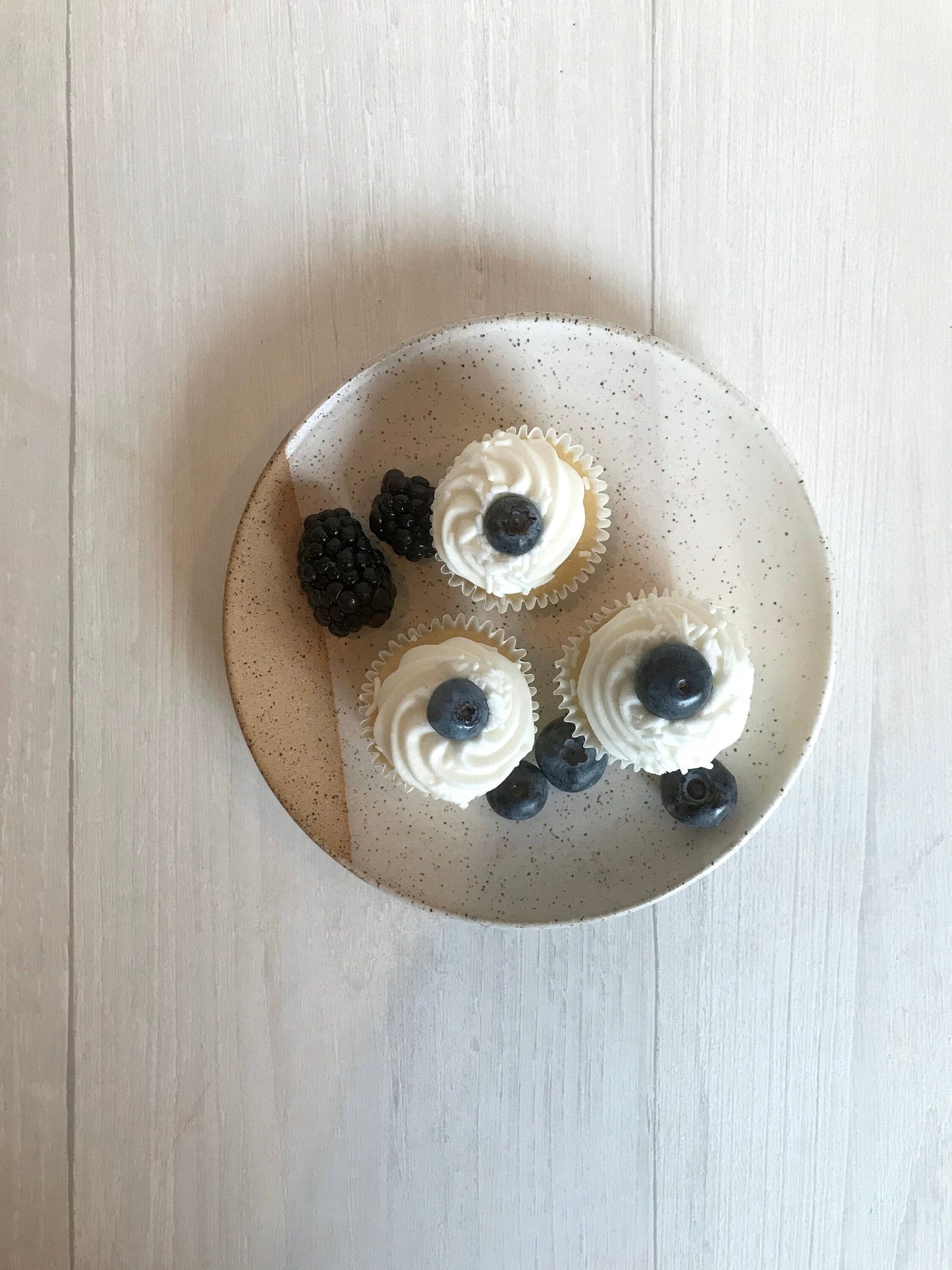 Speckled-small plate- dessert plate- multipurpose dish-kitchenware-White