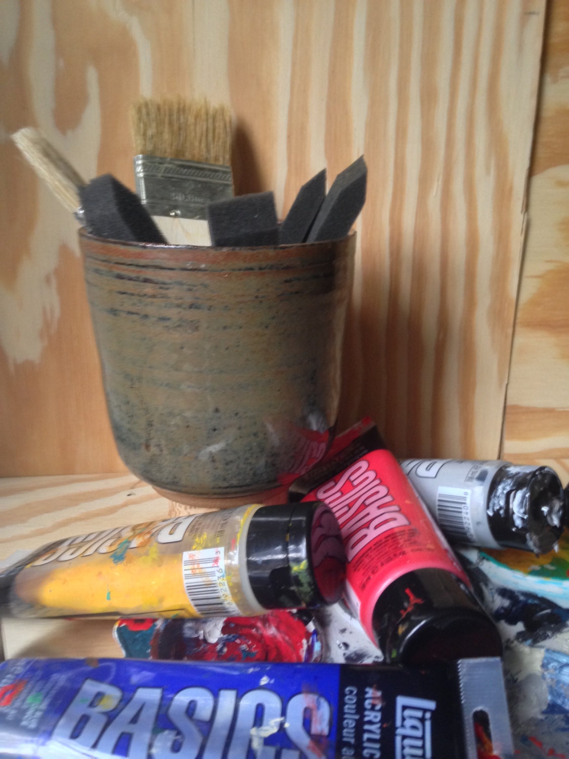 Short multipurpose vase, jar, penholder in copper brown