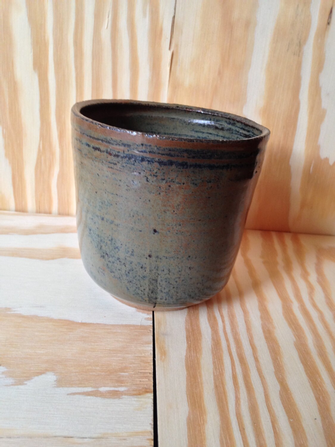 Short multipurpose vase, jar, penholder in copper brown