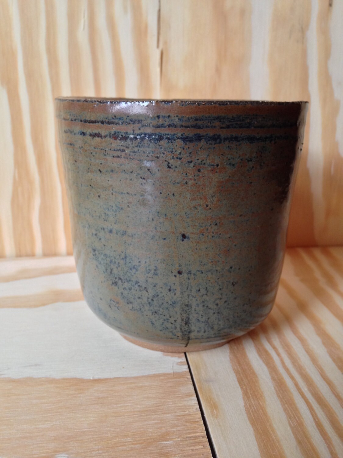 Short multipurpose vase, jar, penholder in copper brown