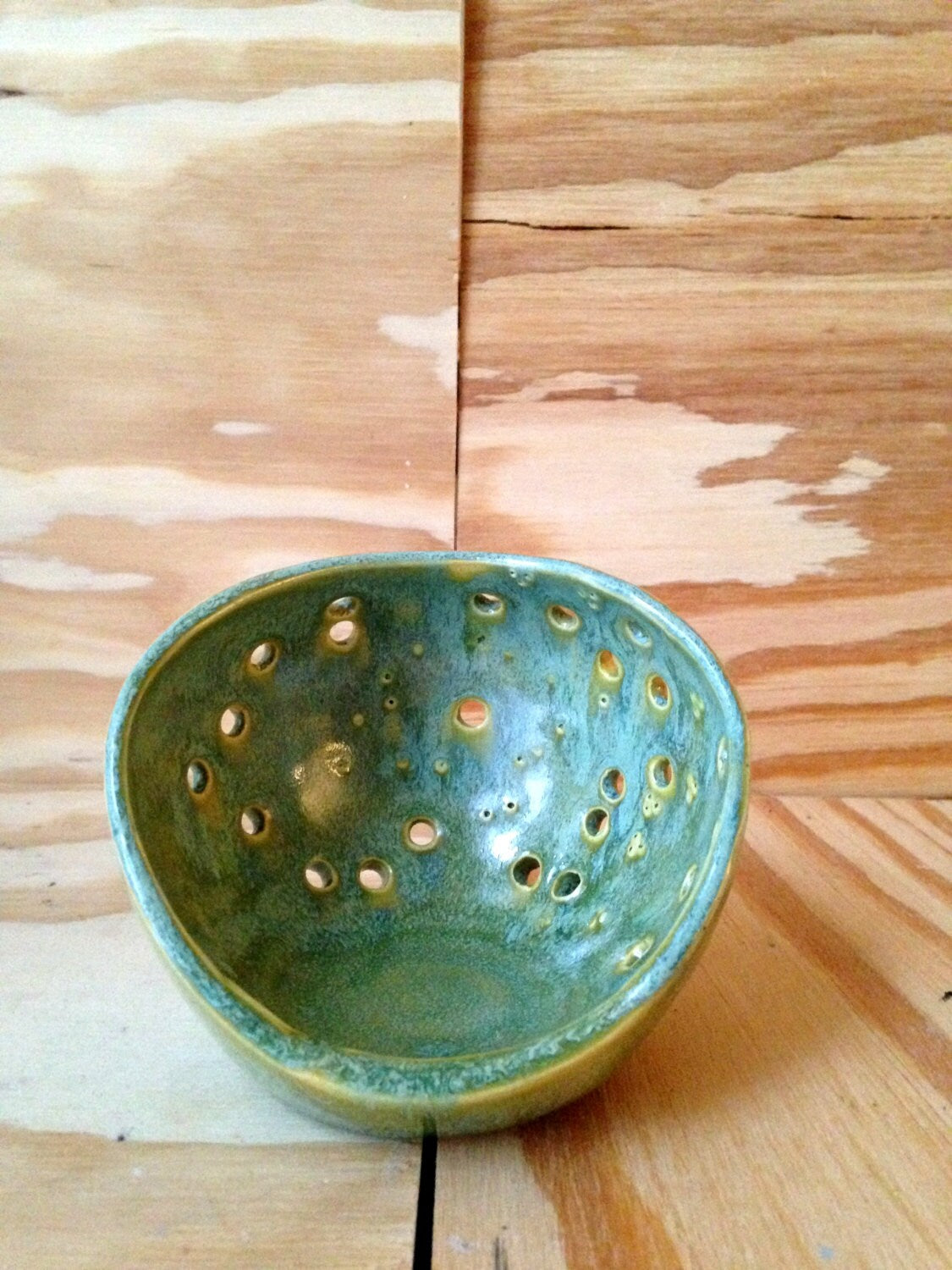 handemade ceramic green candle holder with circle pattern