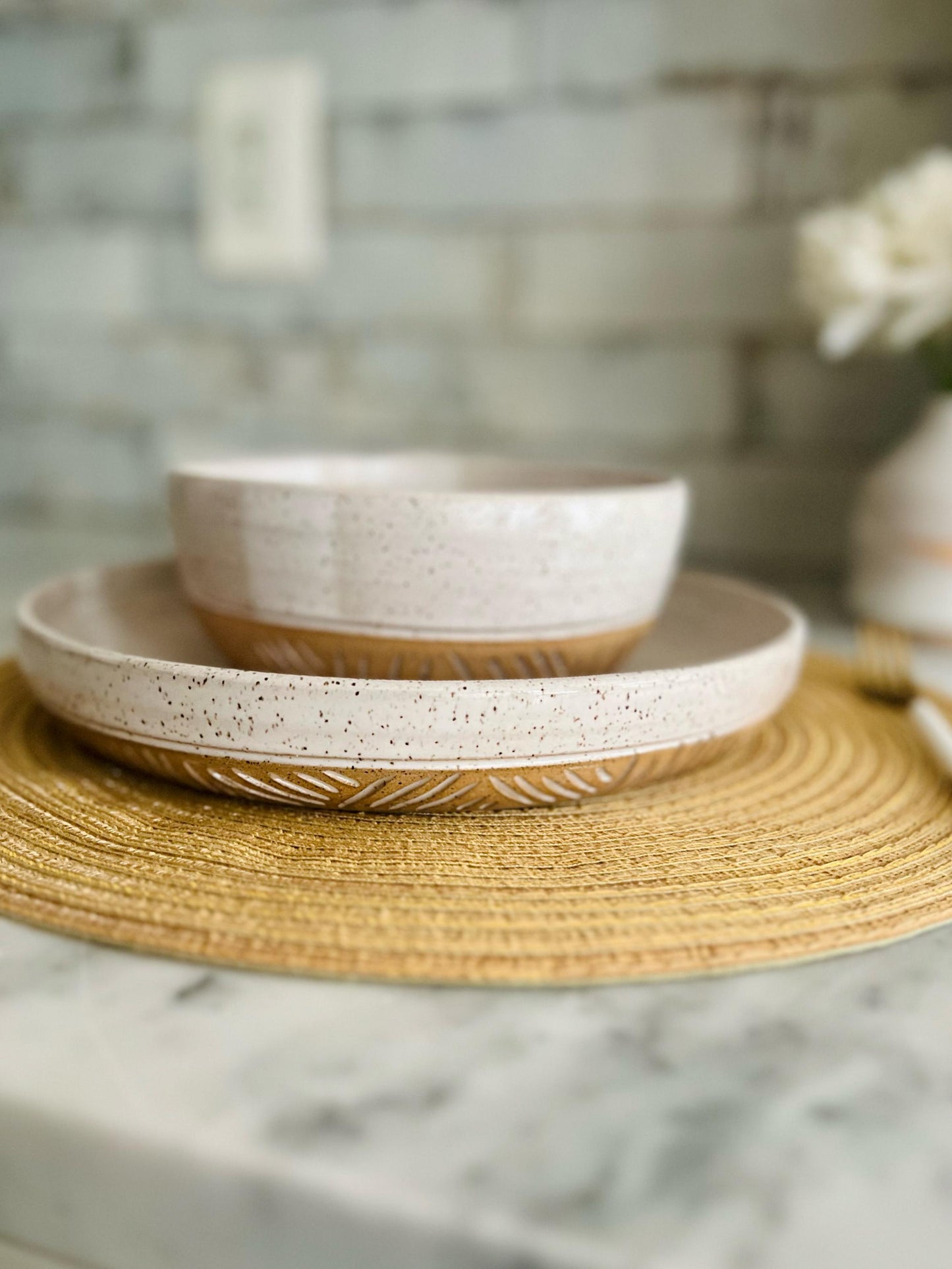 Hand-Carved Wide Stoneware Bowl: Modern Ceramic Kitchenware