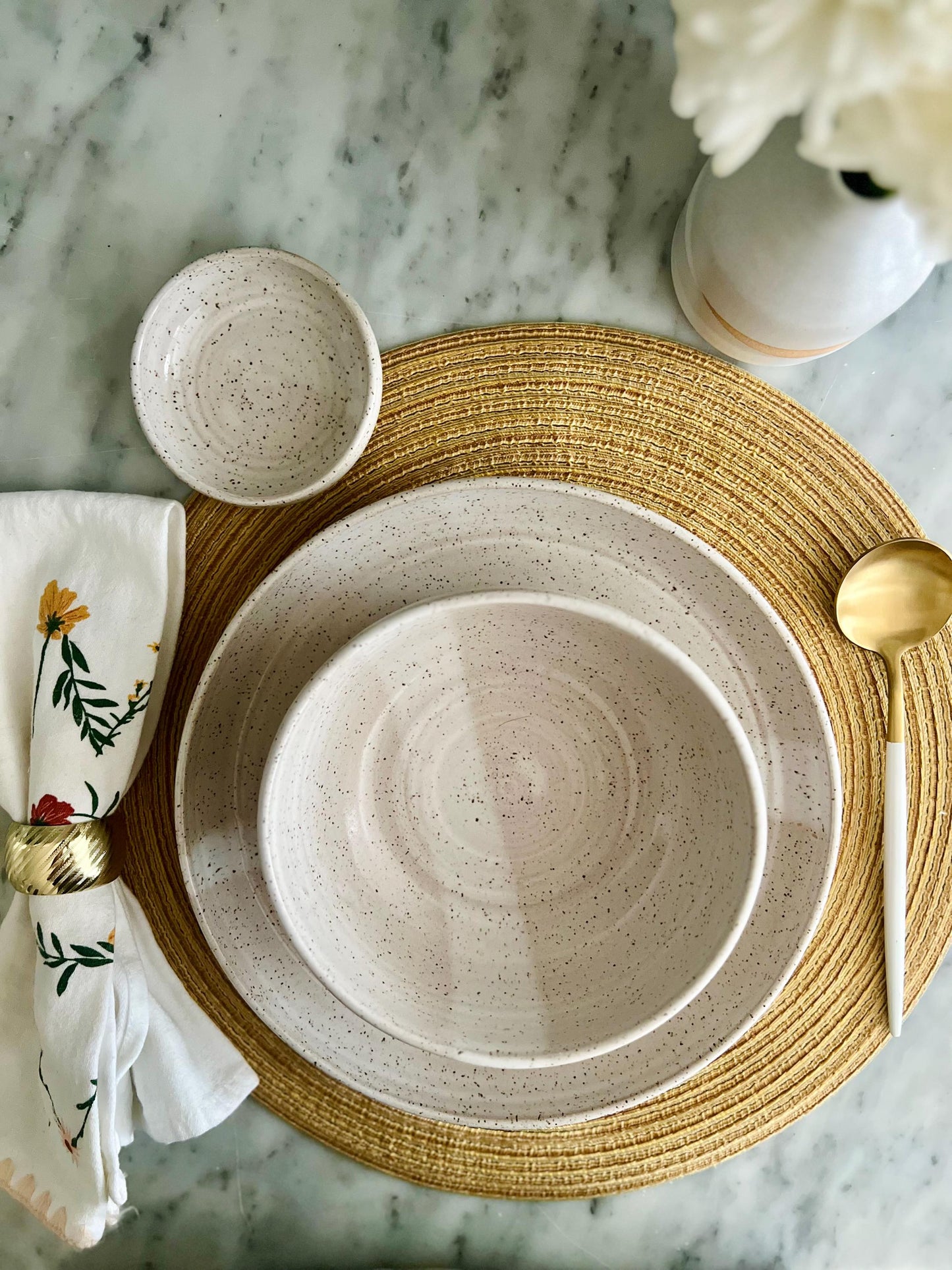 Handmade "Blate"  Ceramic Kitchenware  Modern line pattern- Bowl-like Plate  Hand-Carved Stoneware Deep Plate