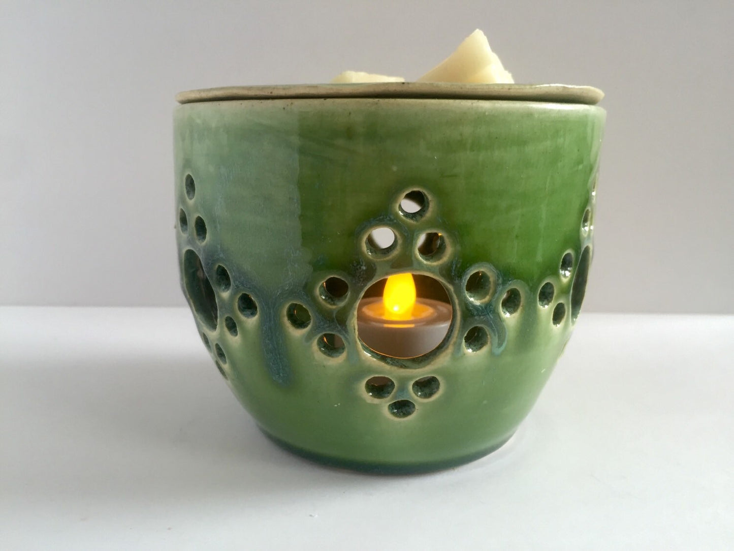 turqiouse ceramic wax warmer/oil burner with hand cut flower pattern