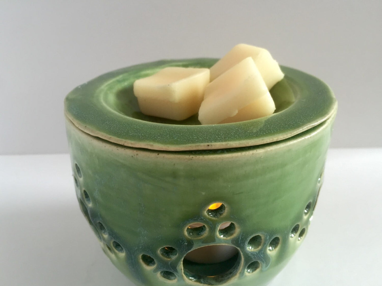turqiouse ceramic wax warmer/oil burner with hand cut flower pattern