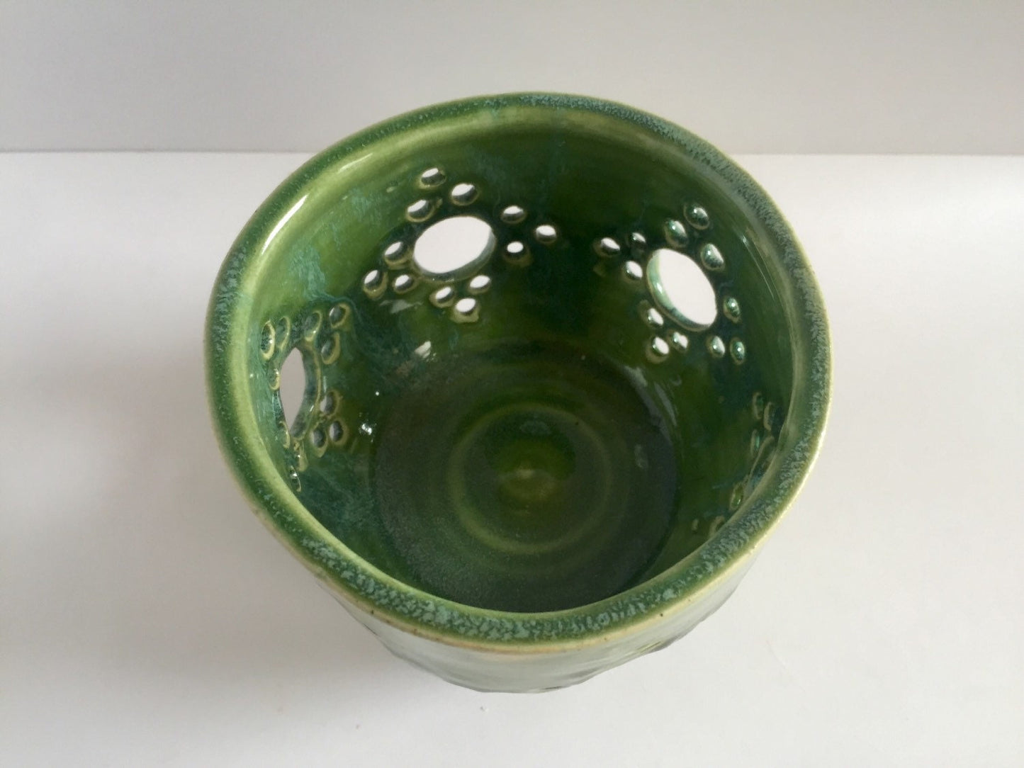 turqiouse ceramic wax warmer/oil burner with hand cut flower pattern