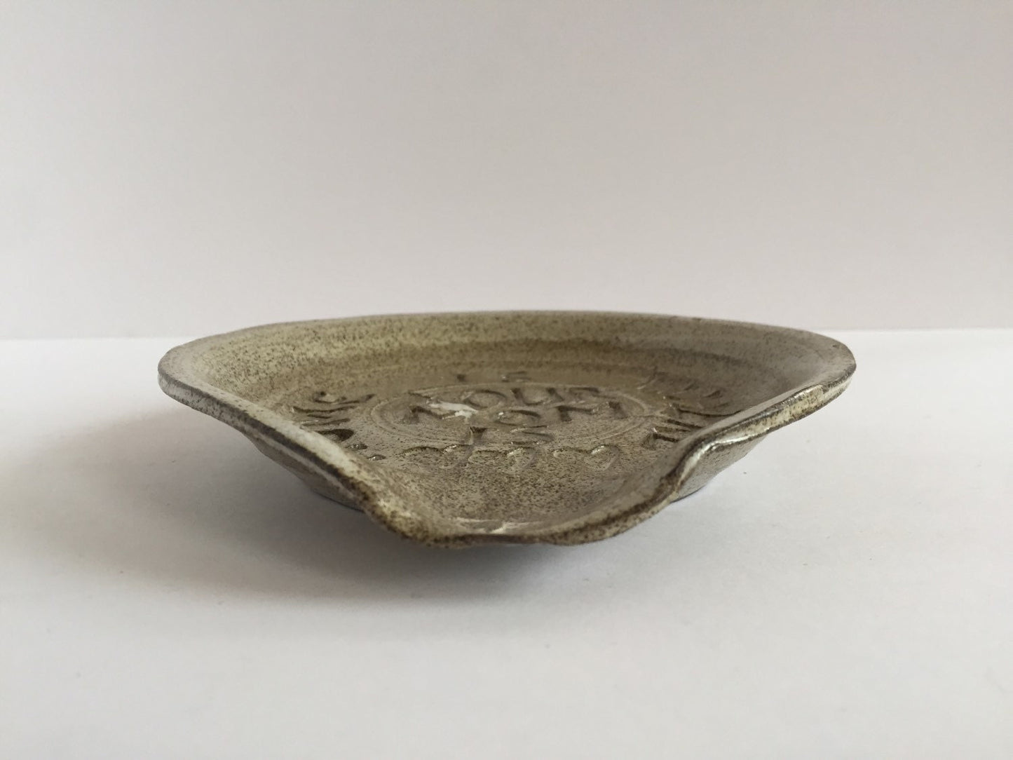 Ceramic spoon rest with Mom inspired theme handemade  in speckled white
