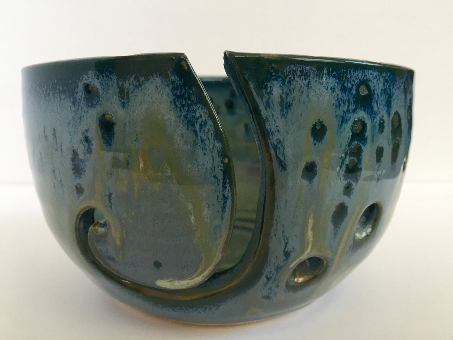 yarnbowl for knitters ceramic in blue/green.