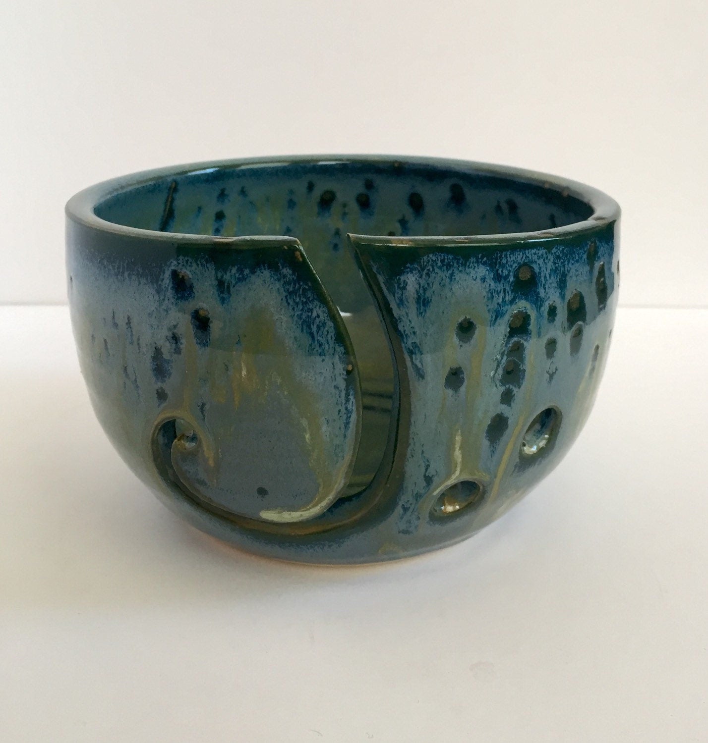 yarnbowl for knitters ceramic in blue/green.