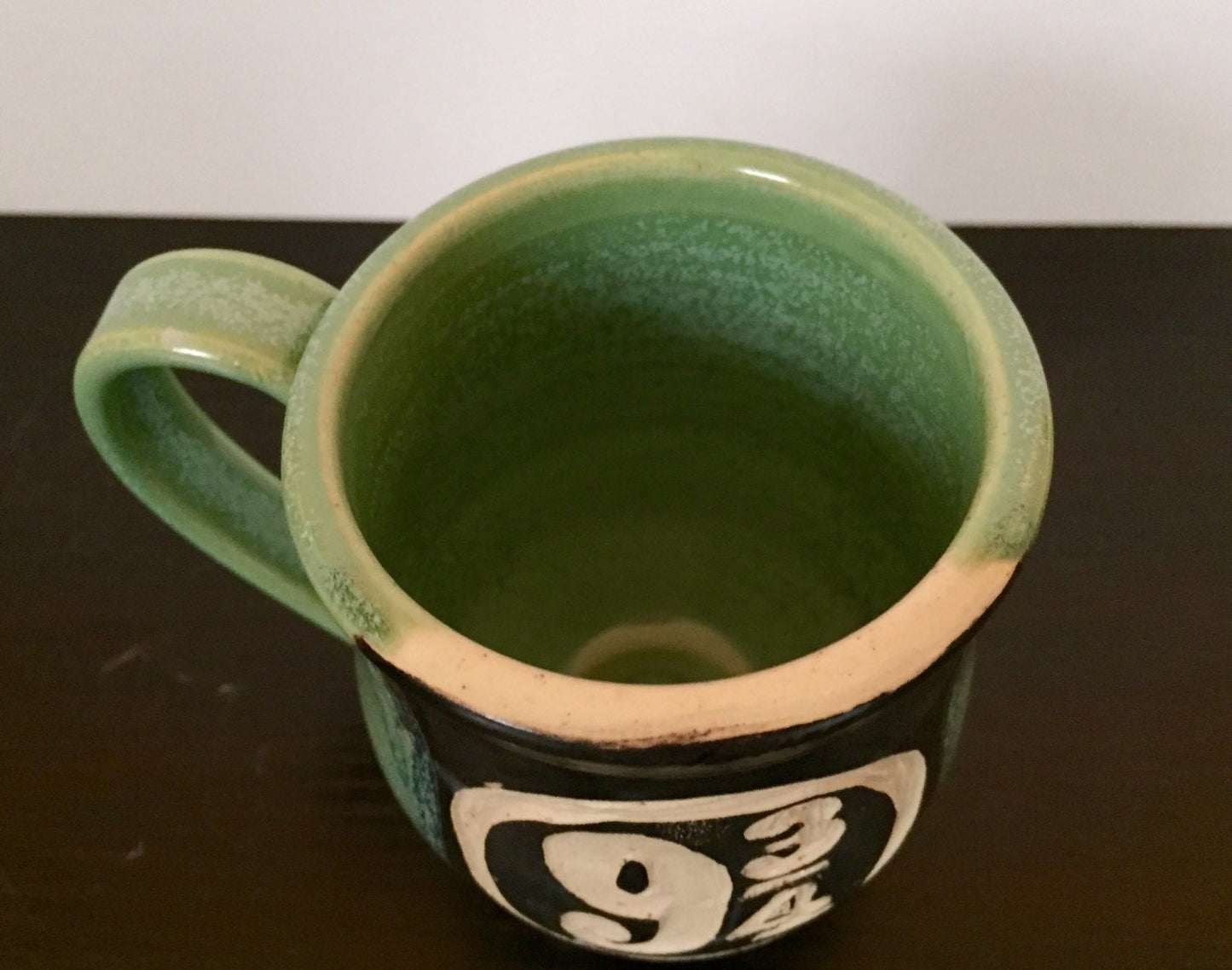 Harry potter Ceramic mug with "9 and 3/4" platform symbol in green a s black