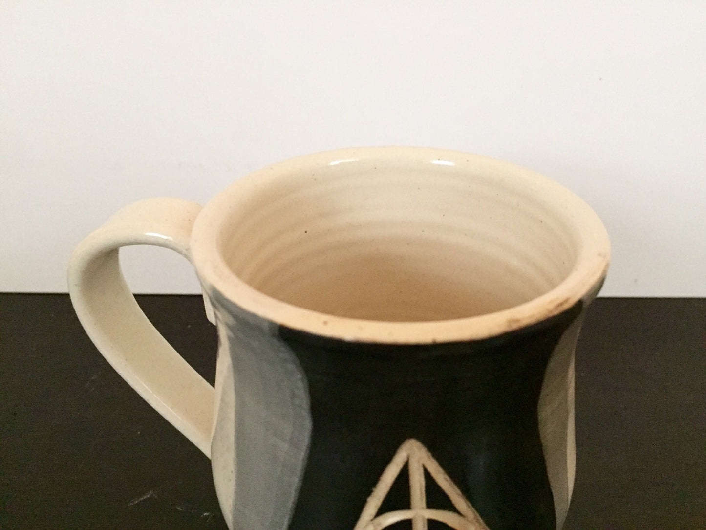 Ceramics- coffeee mug - Harry potter - dealthy hallows- black and white
