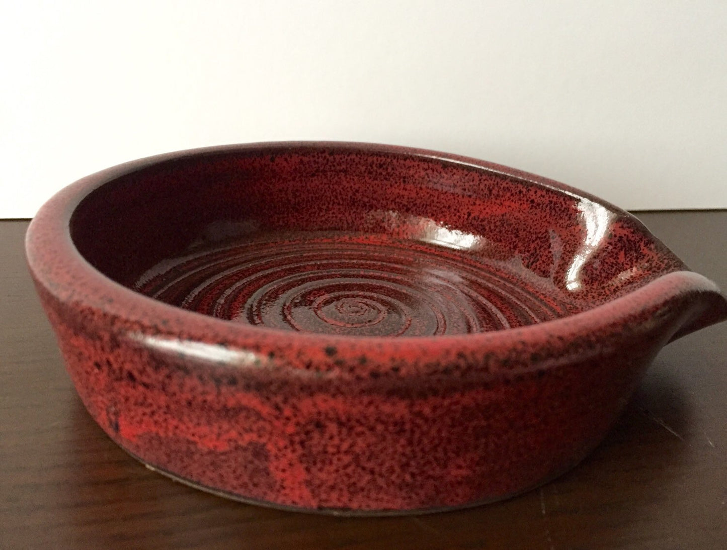 Ceramic spoon rest for kitchen in red.