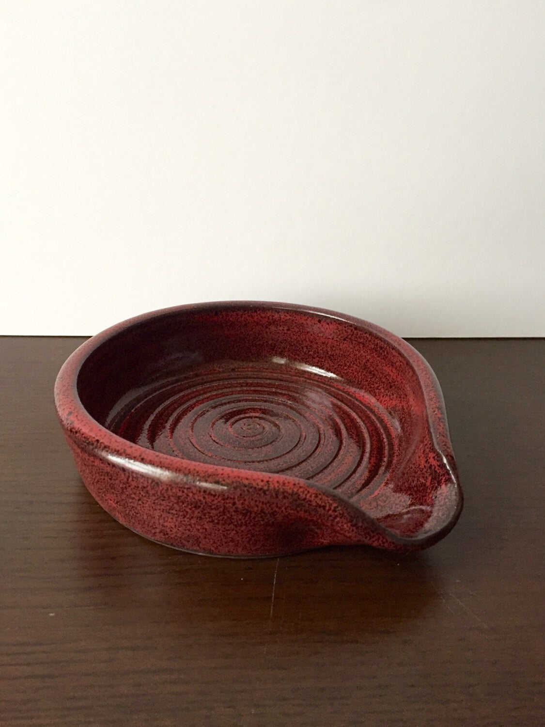 Ceramic spoon rest for kitchen in red.